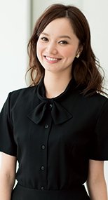 06073 en joie(アンジョア) リボン風の襟が清楚な半袖ブラウス 93-06073