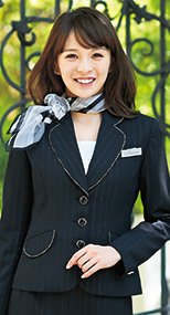 en joie(アンジョア) 81700 マニッシュなストライプに丸みのあるディテールのジャケット 93-81700