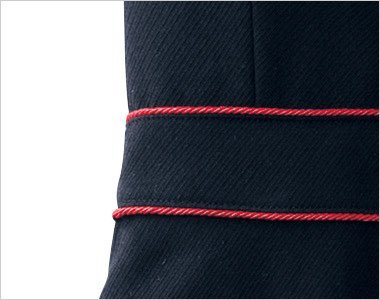 腰高効果のあるレッドパイピングのウエスト部分