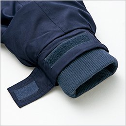 寒気の侵入を防ぎ保温性を高める二重袖口