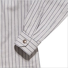 袖口のおしゃれなヴィンテージ感あるボタン