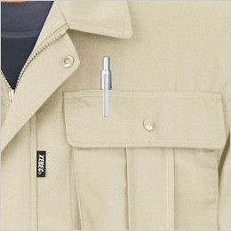 左胸ポケットはペン差し付き